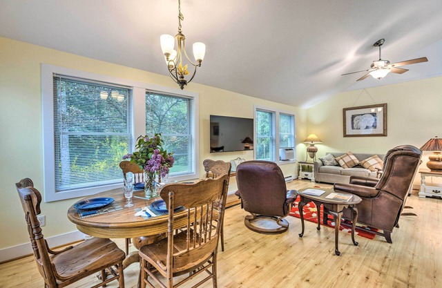 Charming Retreat Near Downtown Frankfort & Beaches