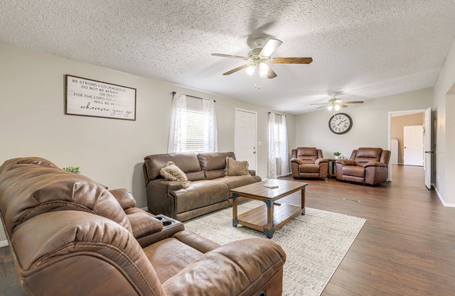 Charming Retreat w/Games & Yard in Oglethorpe!