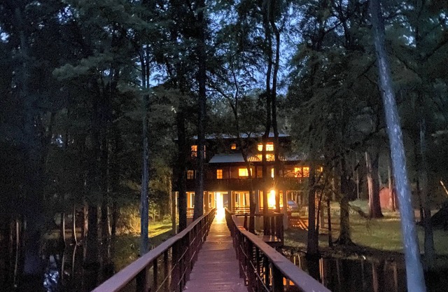 Charming Riverfront in Branford on the Sante Fe and access to the Ichetucknee!