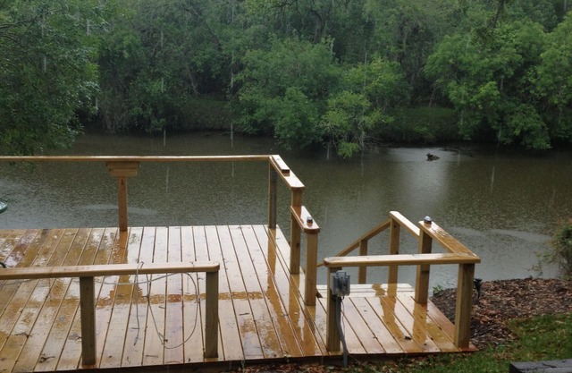 Charming Riverside Home w/Deck and Fishing. 15 minutes to STP and Bechtel.