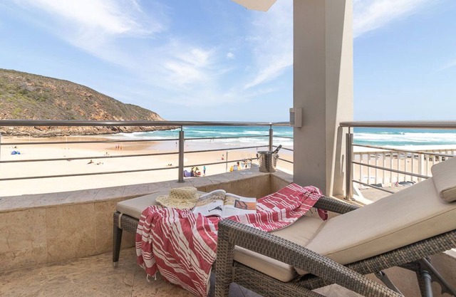 Charming room with a stunning sea view in Herolds Bay, South Africa