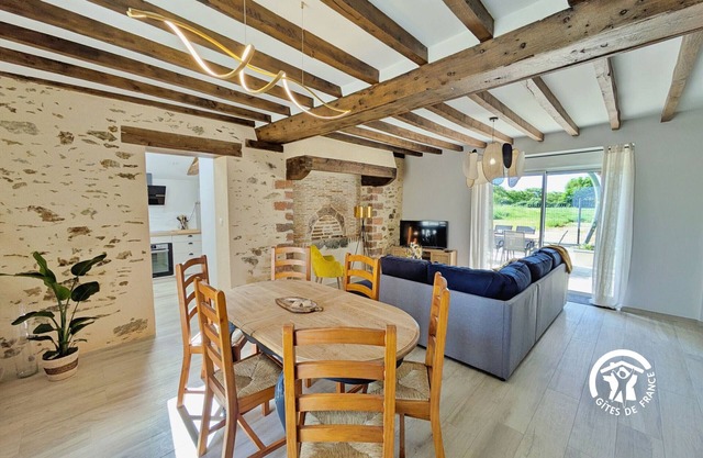 Charming rural gîte for 6, pets allowed, wifi, private parking
