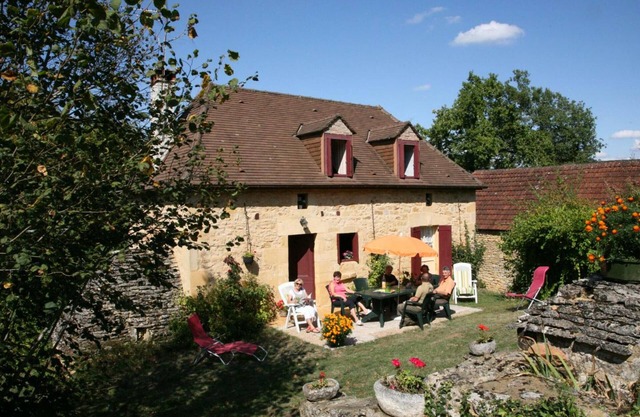 Charming Rural Home with Fireplace, WiFi, and Garden Near Dordogne River