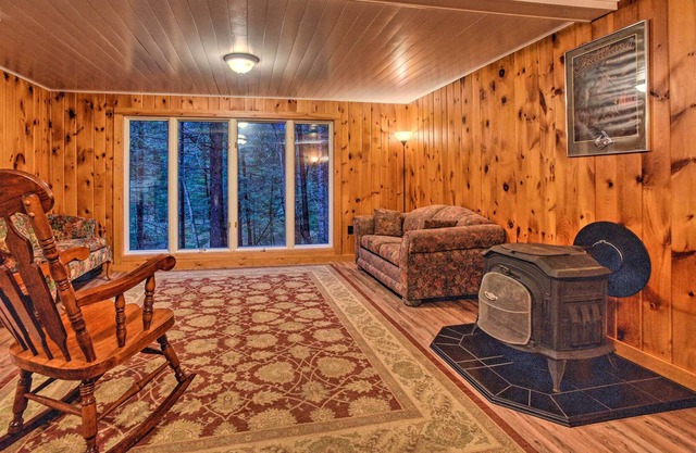 Charming Rural Retreat: Great Sacandaga Lake Area!