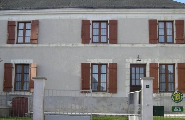 Charming Rustic House Near Beauval Zoo with Garden, Games Room & Parking