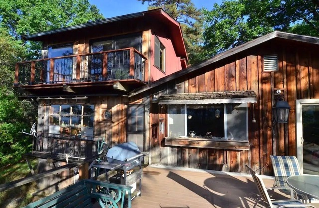 Charming Rustic Mountain Cabin, Near Yosemite,Amazing Views, and a Fireplace