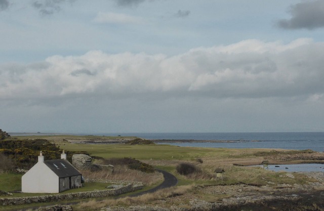 Charming seaside cottage near Crail with spectacular views