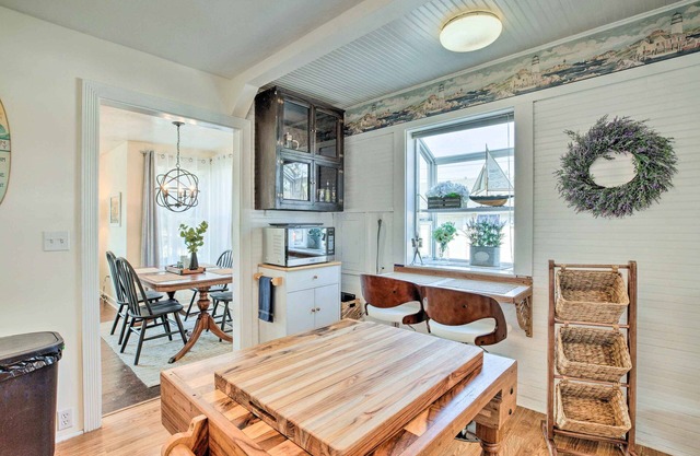 Charming Seaview Home w/BBQ, Deck & Fire Pit