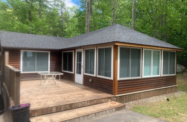Charming Sebago Lake 3-bedroom cabin with lake access, WiFi and AC in Windham