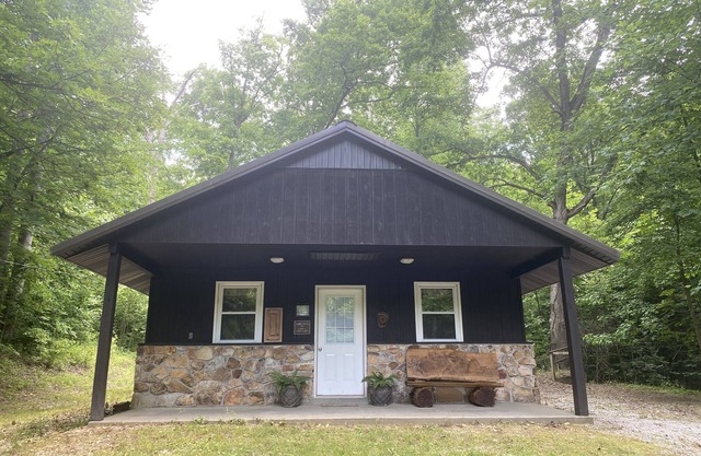 Charming Secluded Getaway Cabin within minutes of amenities