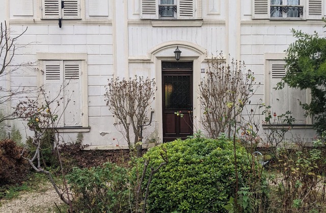 Charming self-contained apartment with garden - near Paris and Disney