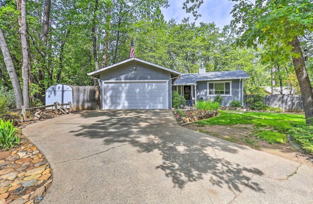Charming Shasta Lake Retreat: Boat, Hike & Fish!