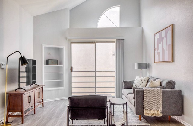 Charming Sherman Oaks 1BR near Ventura Blvd shops, TJ + WF, by Blueground