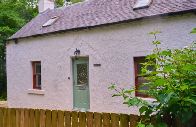 Charming South Ayrshire cottage - Peaceful family retreat, dogs welcome!