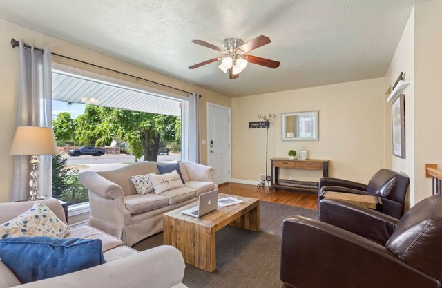 Charming & Spacious Retreat - Record snow fall!