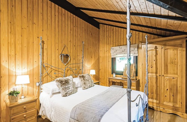 Charming, spacious and comfortable open plan lodge with log burner.
