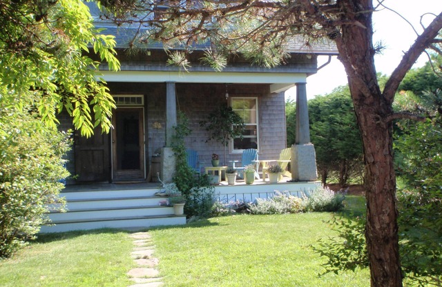 CHARMING SPACIOUS BUNGALOW NEAR BEACHESnJULY OPENINGS