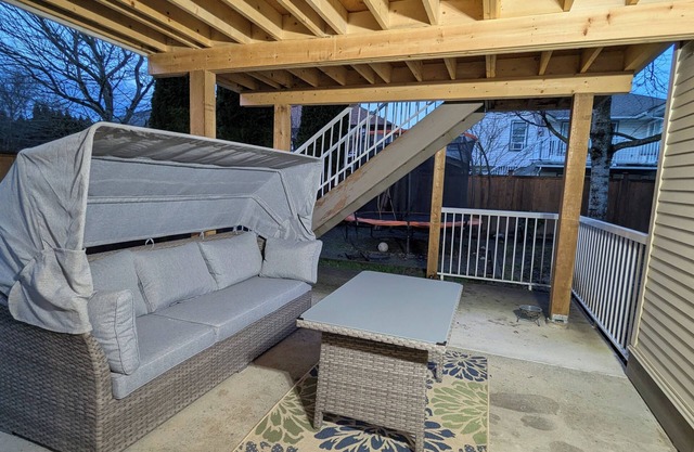 Charming, Spacious Suite w/Private Office