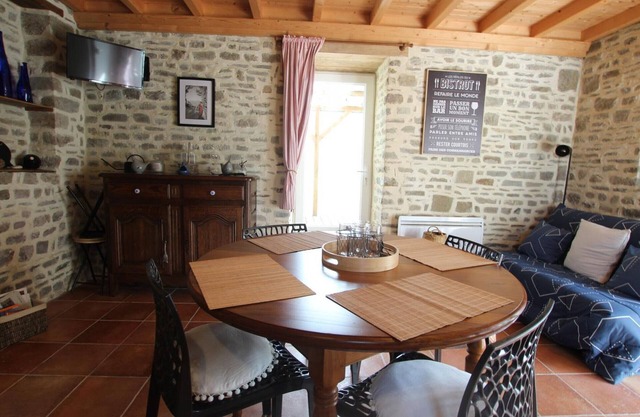 Charming Stone Cottage Near Beach with Private Garden, Wi-Fi, and Pet-Friendly