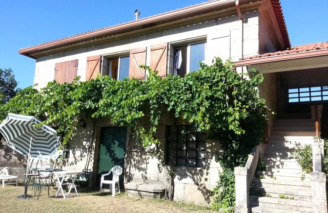 Charming stone cottage in beautiful country estate close to the river.
