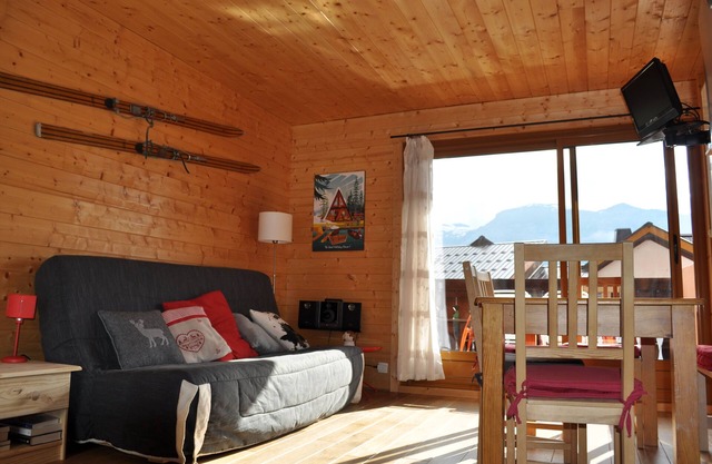 Charming studio cabin in the heart of the village