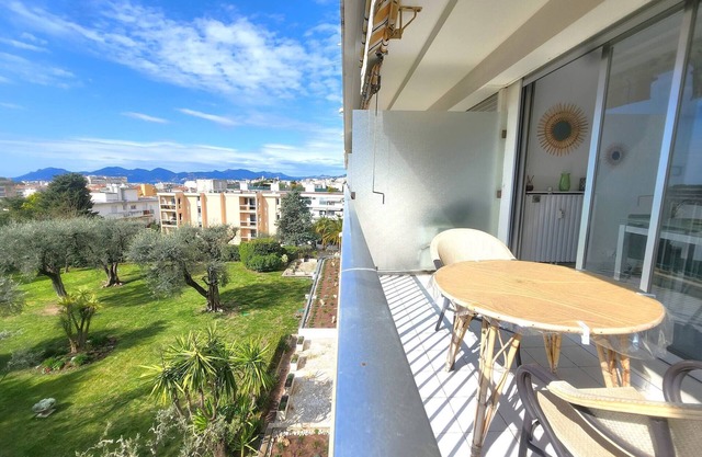 Charming studio 10min from the beaches with sea view