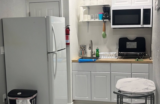 Charming studio apartment with AC, WiFi in lovely Brandon