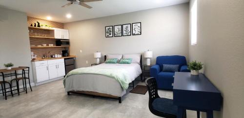Charming studio in fabulous University Pines