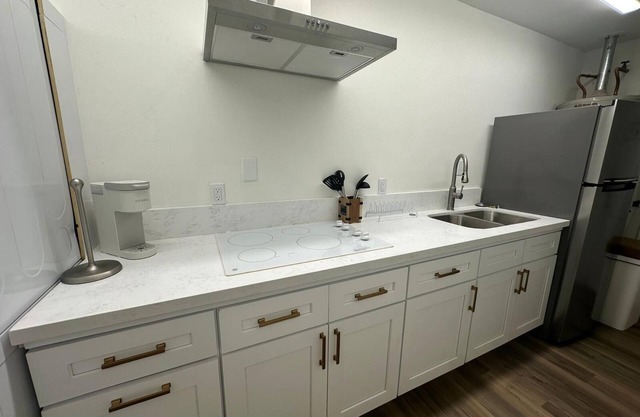 Charming studio in wonderful Bakersfield with AC, WiFi