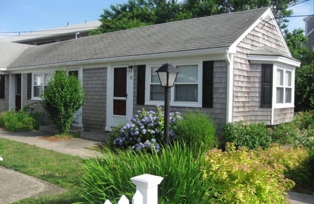 Charming Studio less than 200 steps to Glendon Beach - 200 Captain Chase Rd #18