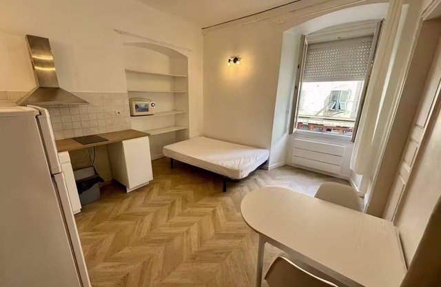 Charming studio on cours Paoli