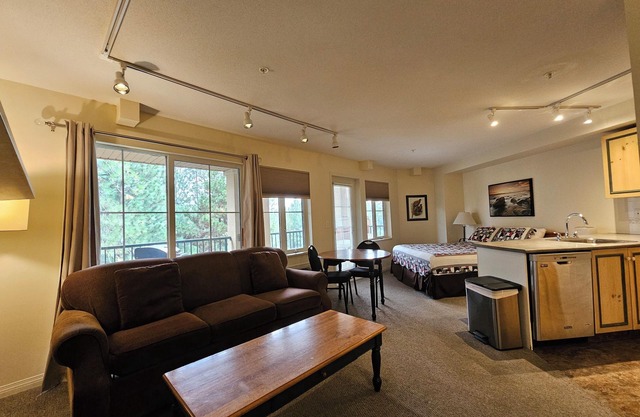 Charming Studio With Full Kitchen - 201A