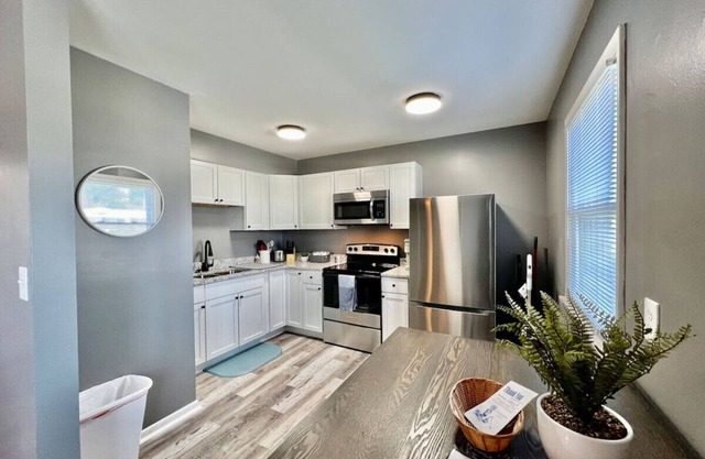 Charming, Stylish remodeled Trenton Apartment