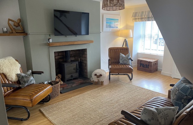 Charming stylish stone cottage large sunny private garden with doorstep Parking