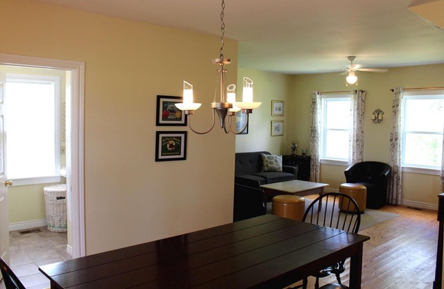 Charming summer home with view of bay-close to Greenwich Beach