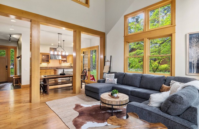 Charming Suncadia Cabin w/Game Room + Hot tub