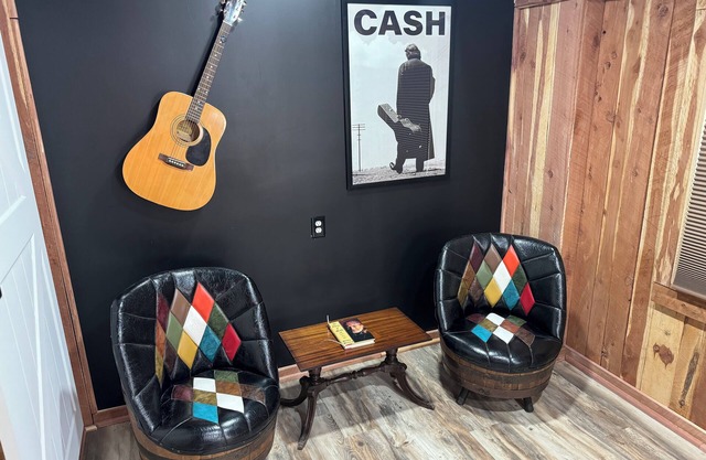 Charming, The Johnny Cash Themed Studio on our 40 Acre Farm Lebanon, Tennessee