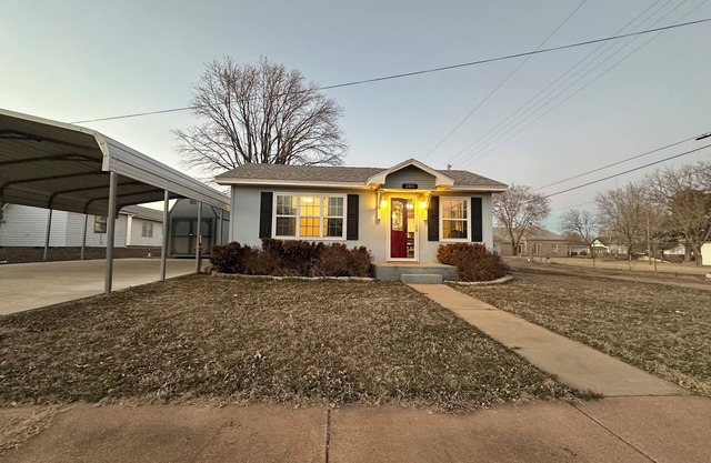 Charming Thomas cottage for 2 with large carport