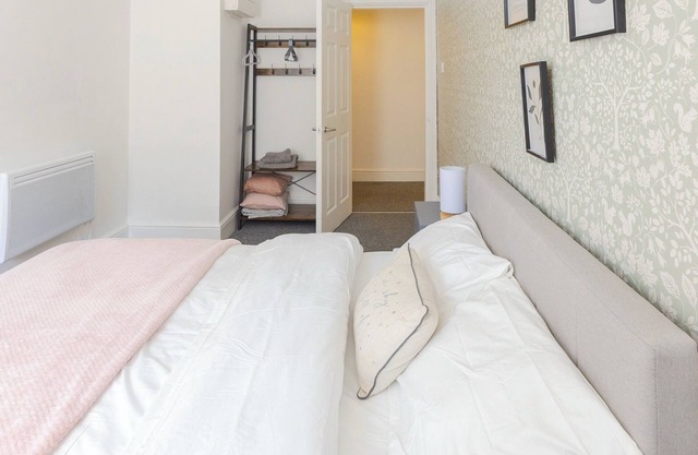 Charming top-floor 2-bedroom apartment in Whalley Range