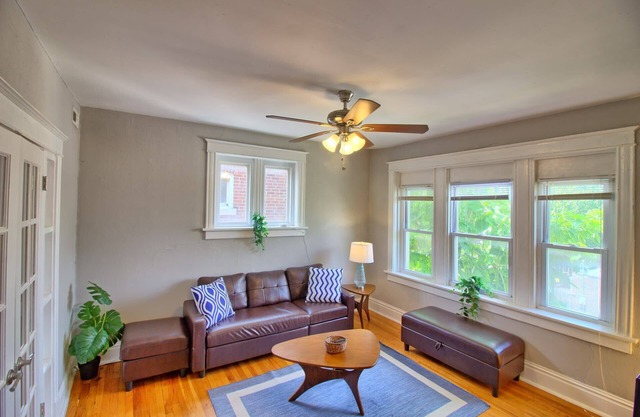 Charming Tower Grove Flat-Steps to T.G Park+Grand