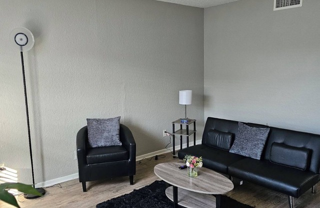 Charming townhome in delightful Addison with space for everybody!