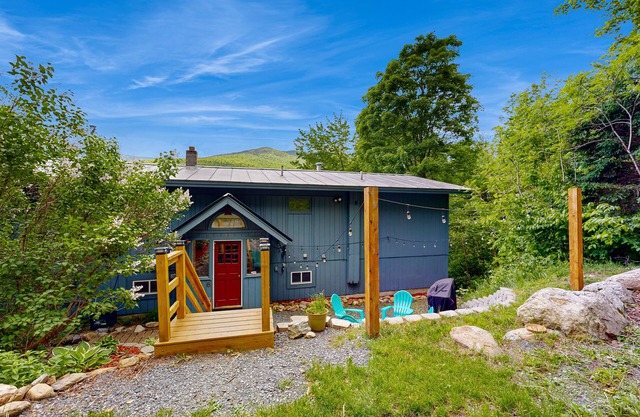 Charming & tranquil nature getaway with great balcony views - near golf & skiing