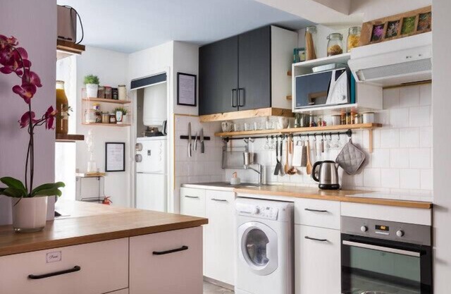 Charming two-bedroom duplex Saxe Gambetta