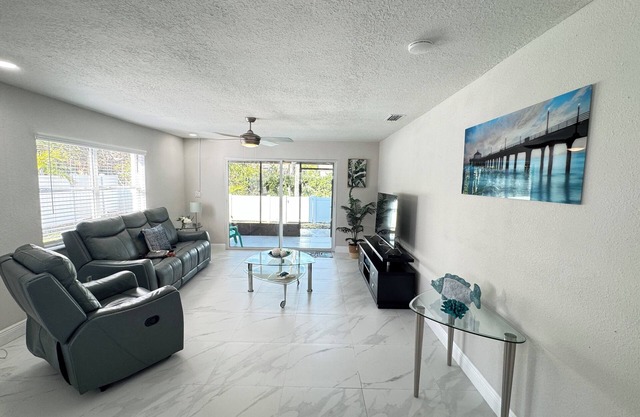 Charming Two bedroom house near Beaches and Tampa Bay attractions.