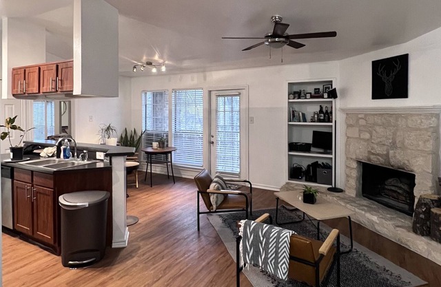 Charming Unit Near 360 Bridge with Private Garage and beautiful Location