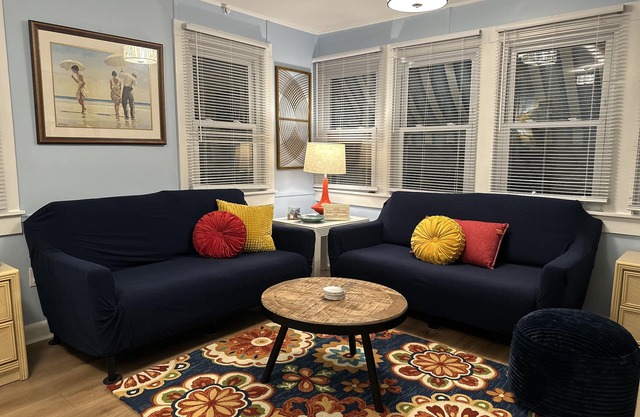 Charming Upper Cottage Downtown Rehoboth 1.5 Blks to Beach Sleeps 4 Dog friendly