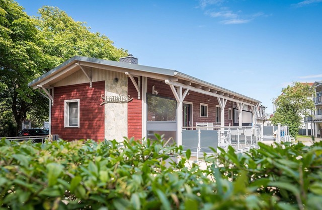 Charming vacation apartment with south-facing terrace, just a few meters from the Baltic Sea beach