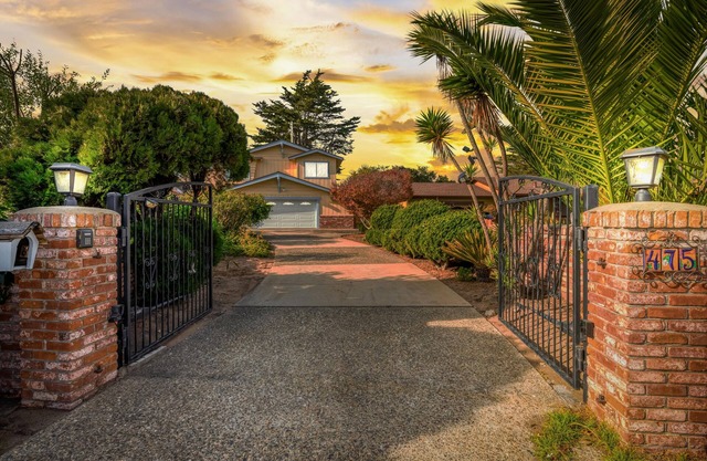 Charming vacation home near the ocean. Private and gated.