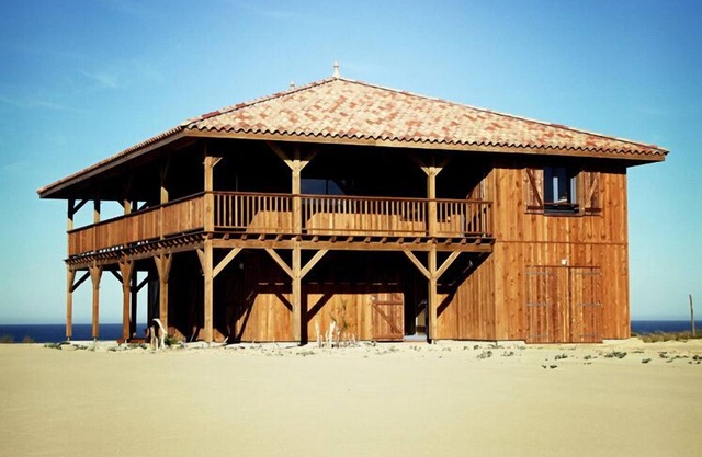 Charming villa, exceptional location on the dune overlooking the ocean.