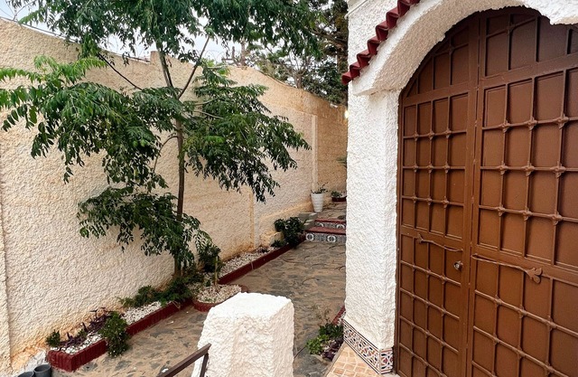 Charming villa in a quiet location 2 minutes from the beach with parking